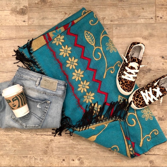 Sweaters - SAM Stunning boho fall/winter reversible kimono